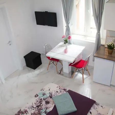 Verano Studio Steps From Kolovare Beach Lejlighed *