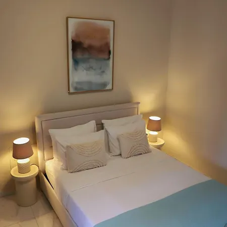 Verano Steps From Kolovare Апартаменти *