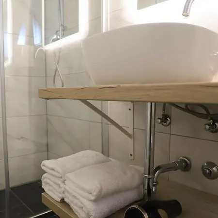 Verano Steps From Kolovare *