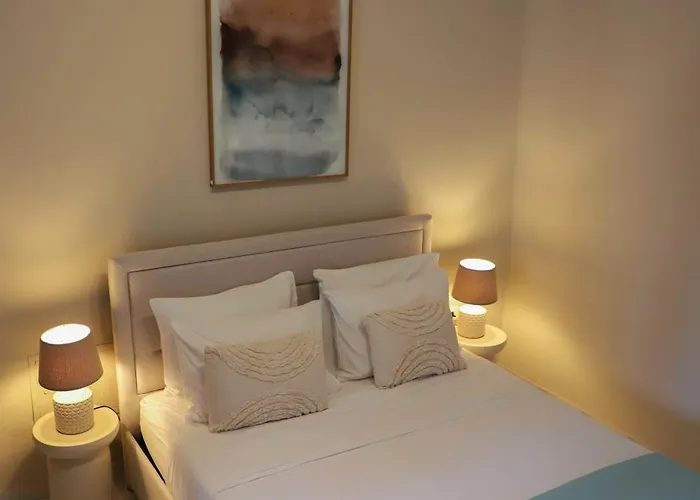 Verano Steps From Kolovare Апартаменти *