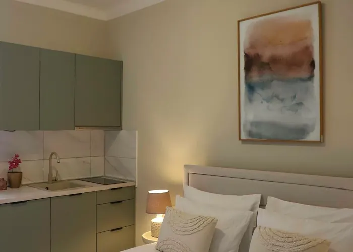 Апартаменти Verano Steps From Kolovare