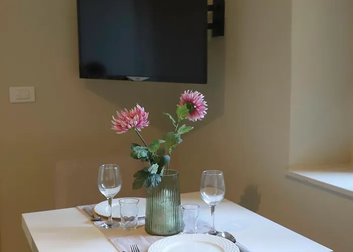 Verano Steps From Kolovare Апартаменти