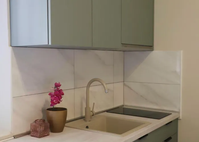 Verano Steps From Kolovare Апартаменти *